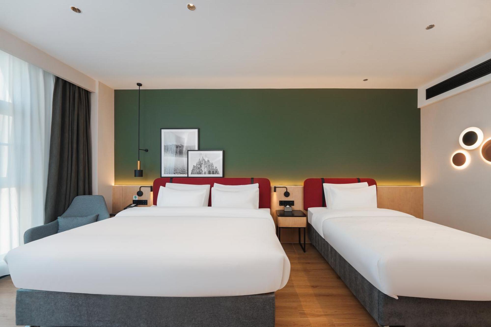 Campanile Hongqiao Airport National Convention And Exhibition Center 3*